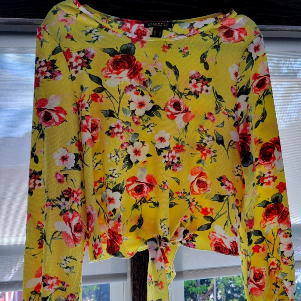 Tie front floral blouse in Yellow,